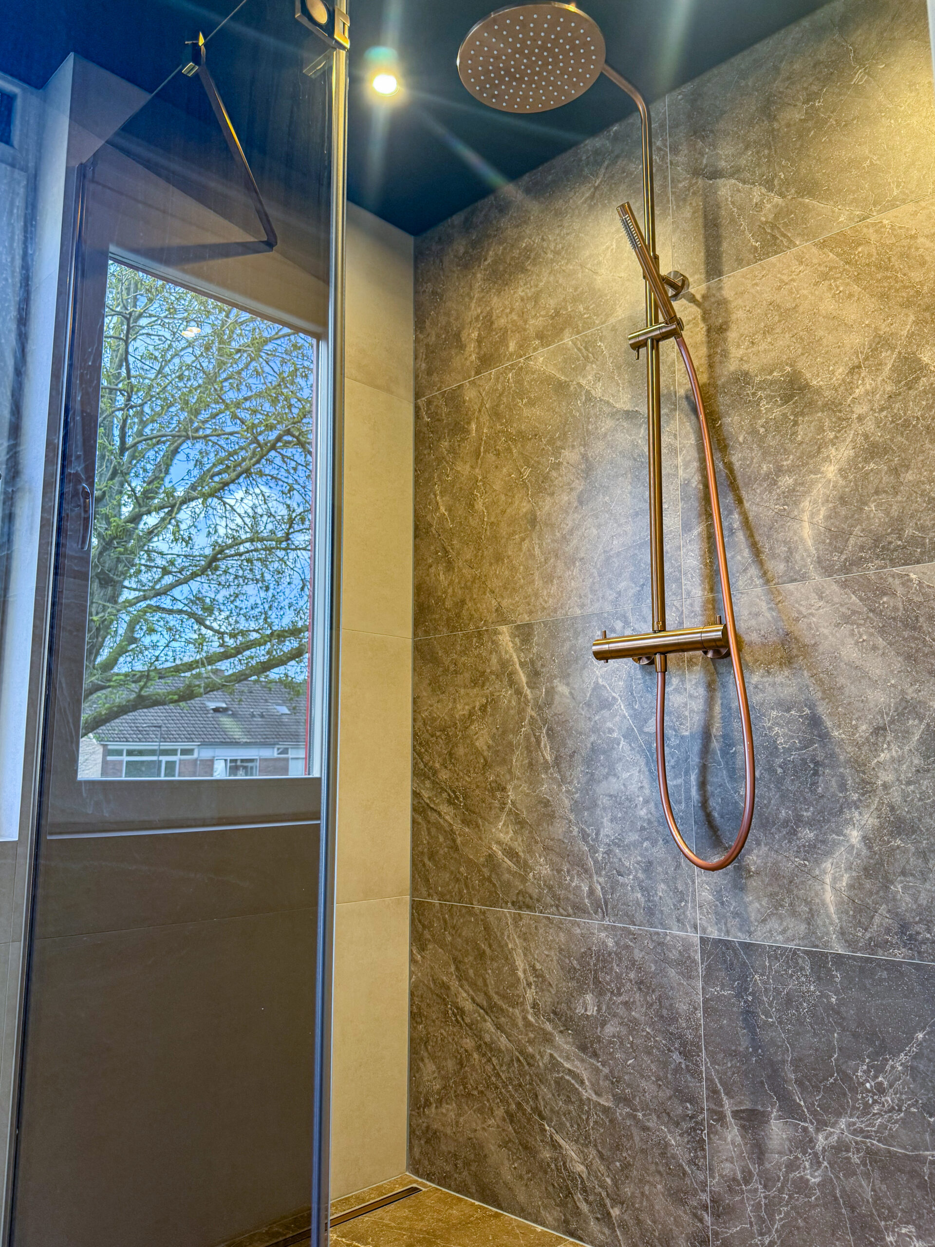 Complete luxe badkamer na renovatie in Drachten